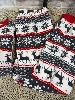 PatPat Red, White & Black Reindeer Fleece Pajama set men’s large